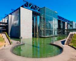 The main building is surrounded by water to teach the connection between water and life. It has three large bioclimatic greenhouses.